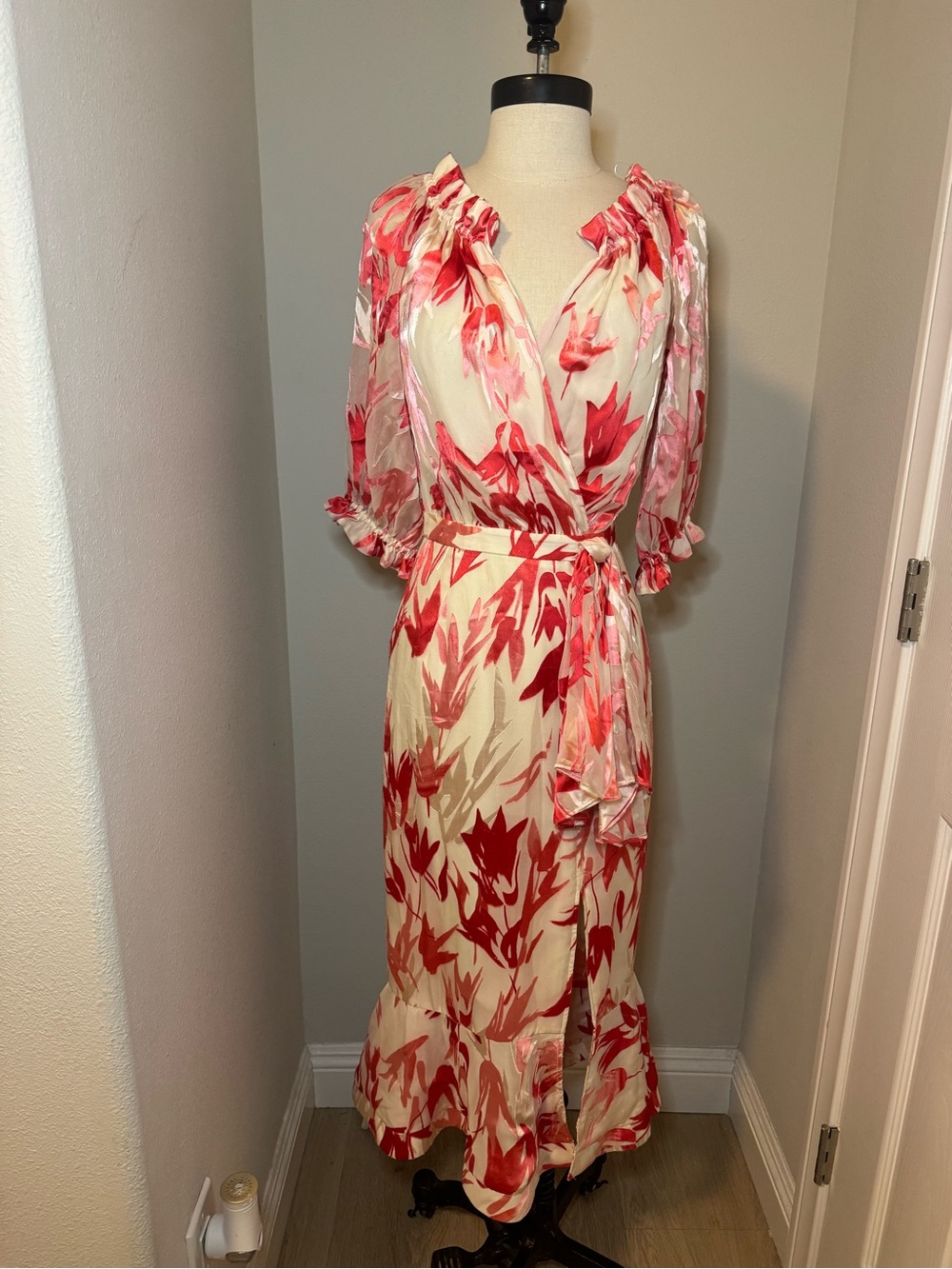 Saloni Olivia dress in the Rainbow Coral - Picture 2 of 10